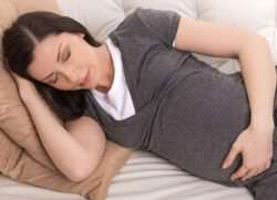 Почему беременным нельзя спать на спине?