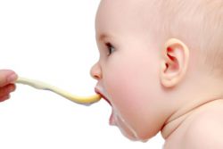 Чем можно кормить ребенка в 7 месяцев?