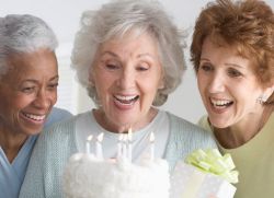 Что подарить женщине на 70 лет?