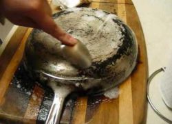 Как отчистить алюминиевые сковороды от нагара?