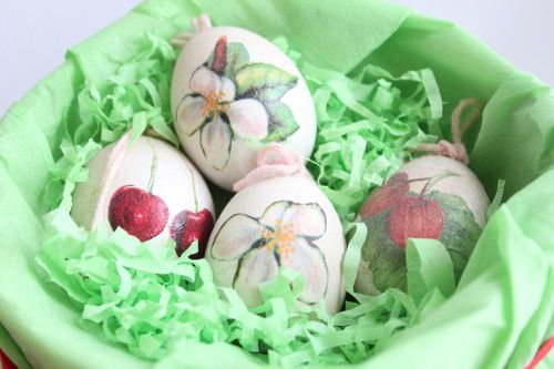 Способ украсить декоративные пасхальные яйца