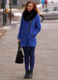 С чем носить темно-синее пальто?