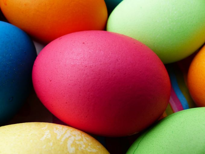 Как покрасить яйца свеклой