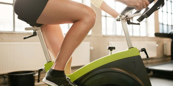 Как похудеть на велотренажере дома - правила и программы тренировок