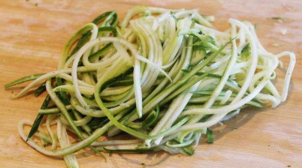 Как приготовить салат из свежих кабачков: рецепты с фото