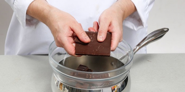 Как растопить шоколад - способы и пошаговая инструкция с фото и видео