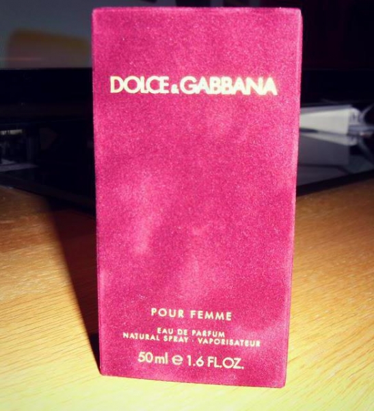 Парфюмерная вода Dolce & Gabbana Pour Femme: описание аромата и состав