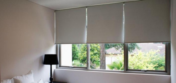 Нужны ли рулонные светонепроницаемые шторы?
