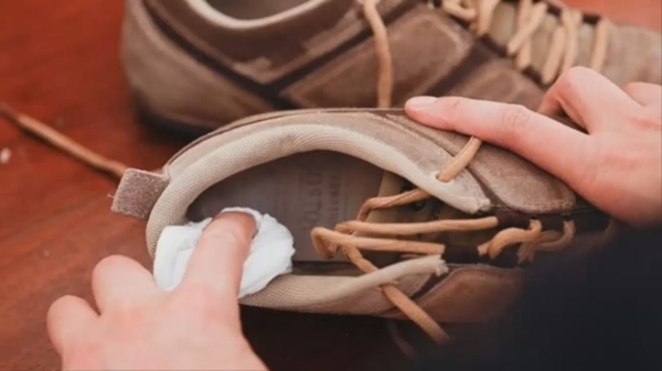 Как избавиться от запаха в обуви народными средствами