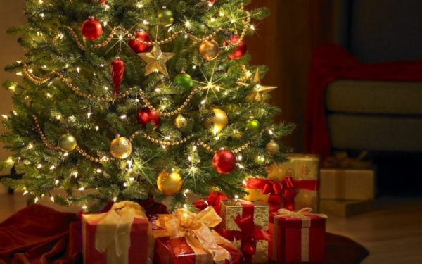 Когда нужно класть подарки под елку?