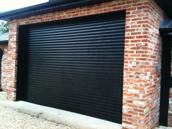 Ворота металлические для гаража: фото, разновидности, советы по выбору и установке
