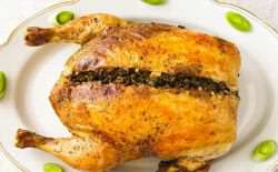 Курица, фаршированная гречкой, в духовке