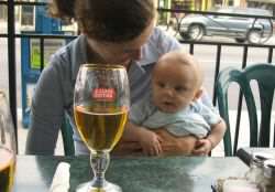 Можно ли кормящей маме безалкогольное пиво?