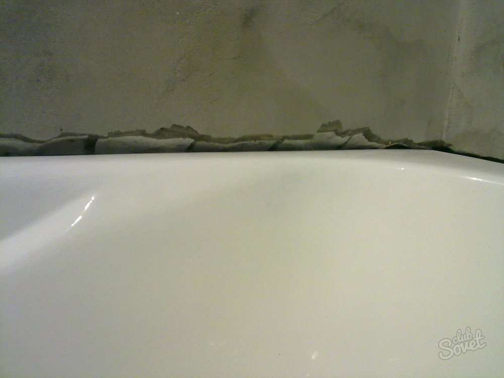 Большие зазоры между ванной и стеной. Монтажная пена между ванной и стеной. Щель между ванной и стеной. Заделка зазора между ванной и стеной. Заделать щель между ванной и стеной.