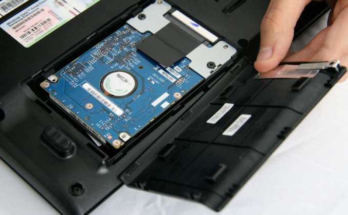 Как поменять жесткий диск на ноутбуке