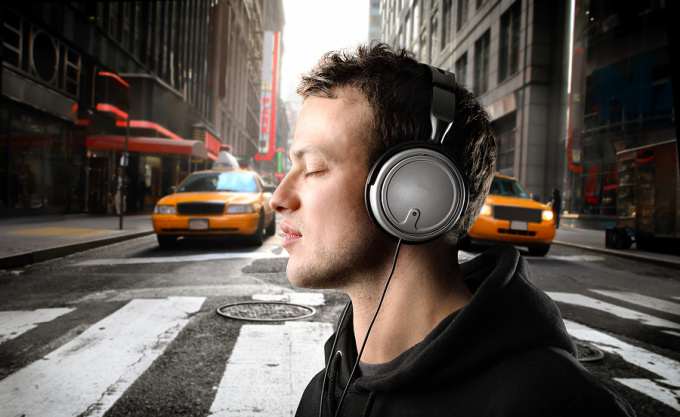 Почему люди слушают музыку