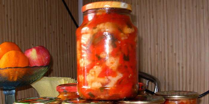 Помидоры цветная капуста морковь на зиму. Помидоры на зиму с цветной капустой маринованные. Цветная капуста в томате. Ассорти из помидор разноцветный. Помидоры цветная капуста морковь на зиму.