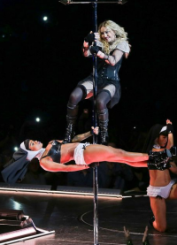 Мадонна продемонстрировала невероятные трюки на шесте
