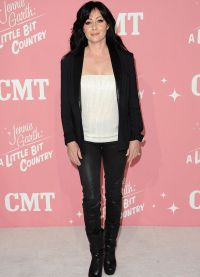 Шеннен Догерти вышла в люди после известия о раке