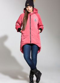 Женская зимняя куртка с капюшоном на синтепоне
