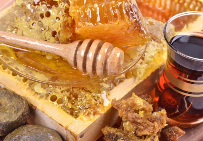 Чем полезен мед с прополисом