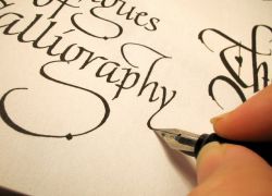 Как научиться красиво писать каллиграфическим почерком?