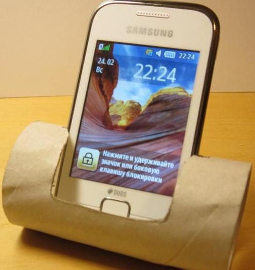 как сделать подставку для смартфона из втулки от рулона туалетной бумаги