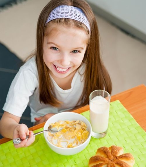 Как выбрать полезный завтрак для младшего школьника