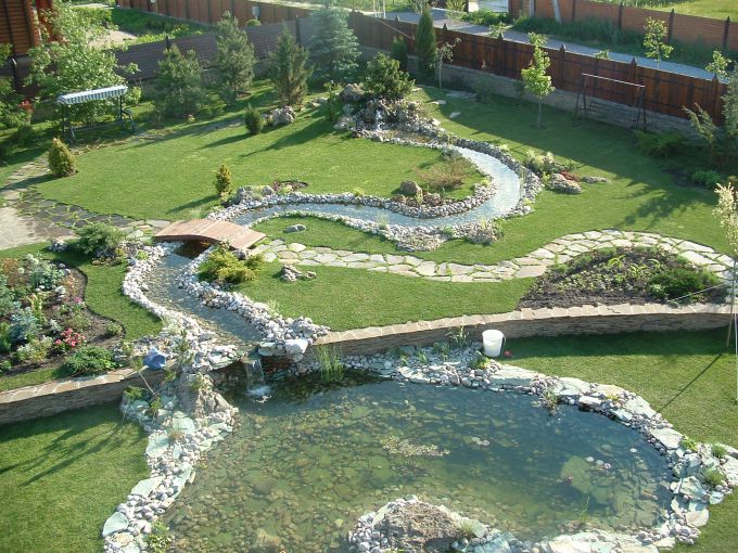 Как создать искусственный ручей в саду