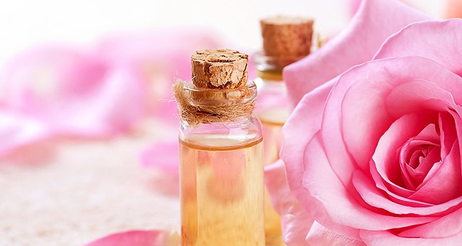 Чем полезно розовое масло
