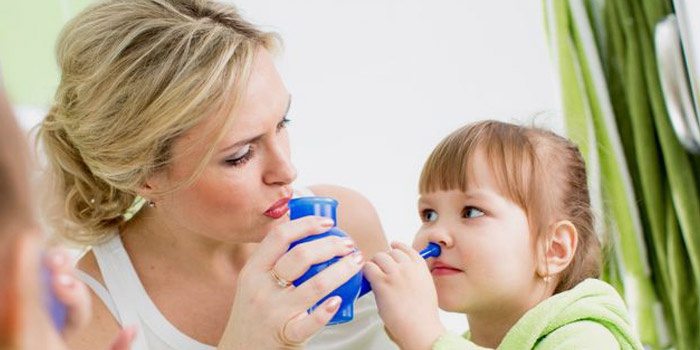 Фізіологічний розчин для промивання носа дитині і дорослому в домашніх .