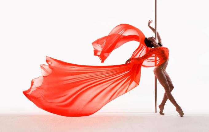 Для раскрепощенных девушек: как научиться красиво танцевать стриптиз