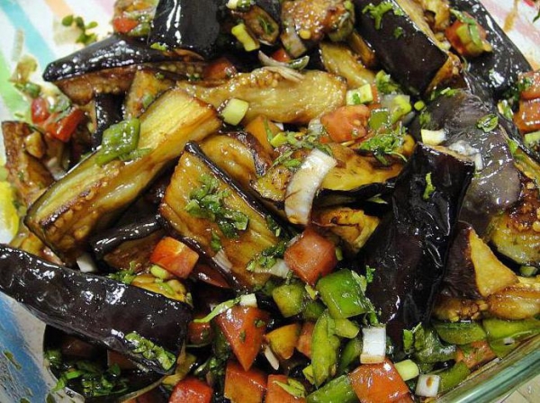 Салат из баклажанов "Вкуснотища": рецепты приготовления