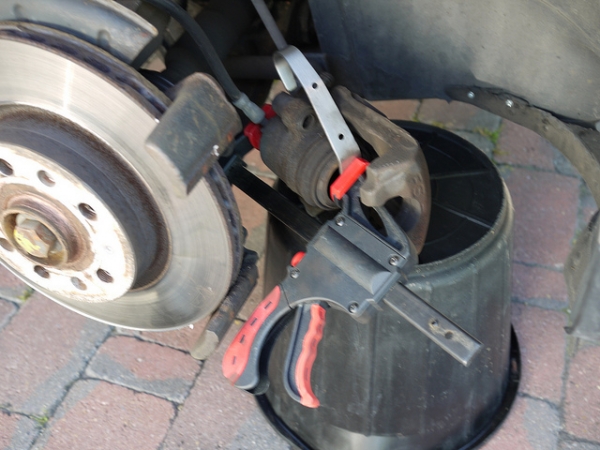 Задний тормозной суппорт: устройство, принцип работы и схема