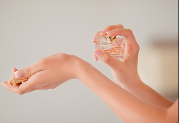 Секреты стойкости парфюма: как выбрать, куда и как наносить