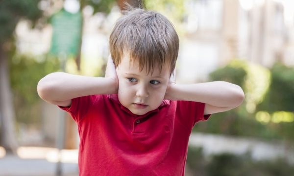 Аутист-ребенок: признаки, симптомы, причины