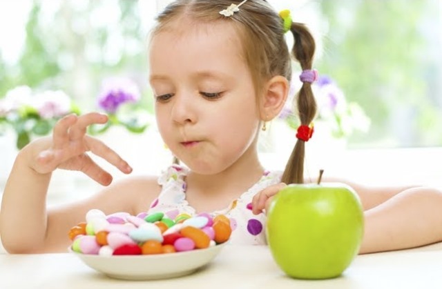 Как ограничивать ребенка в сладком