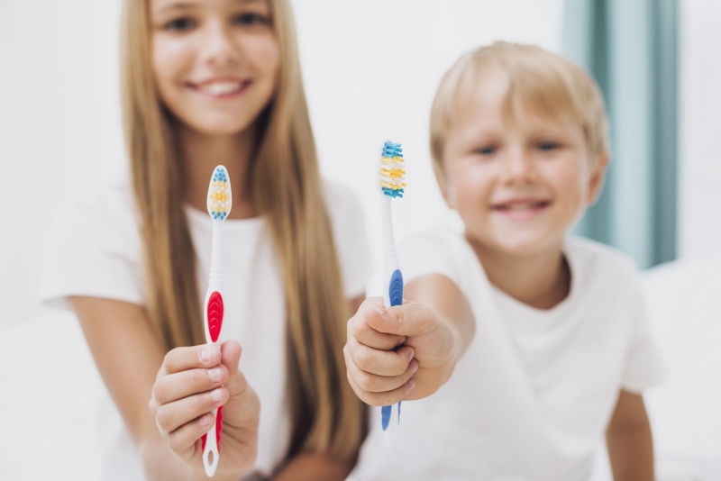 Как выбрать зубную щетку для чувствительных десен