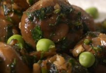 Смачні печериці з часником і незвичайним вершковим соусом