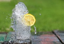 Скільки води потрібно пити в день: поради та міфи