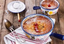 Клафуті або лінивий заливний пиріг з вишнею: рецепт з 4 інгредієнтів