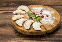 Ідеальне тісто для пишних вареників з вишнею на кефірі