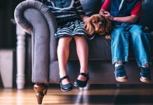 Чи потрібно розповідати дітям погані новини: думка психолога