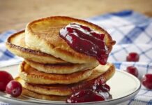 Панкейки з джемом