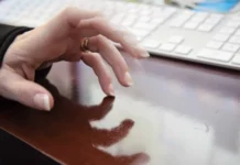 J. Alzheimer’s Dis .: Постукування пальцями може вказати на хворобу Альцгеймера