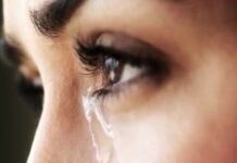 Вчені з’ясували з чого складаються сльози, і чому люди плачуть