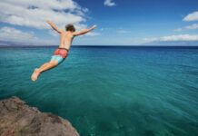 Небезпеки пірнання під час купання