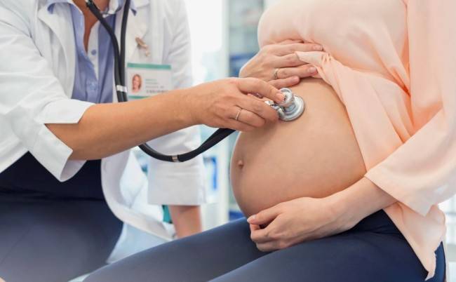 В чем разница между гинекологом и акушером