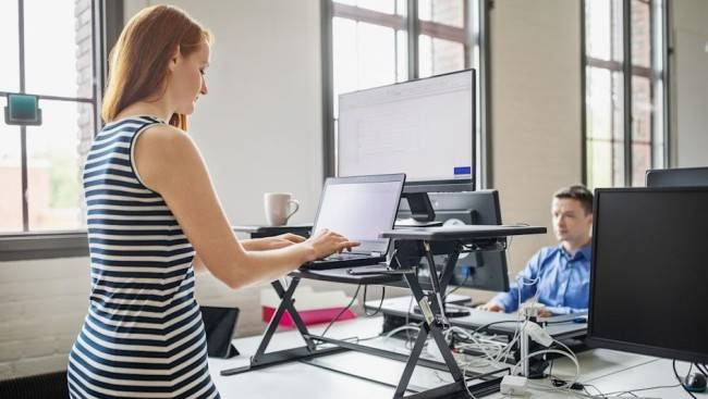 6 преимуществ стоячих рабочих столов