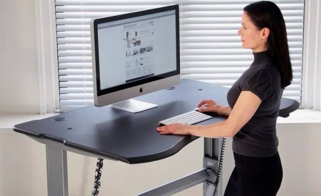 6 преимуществ стоячих рабочих столов